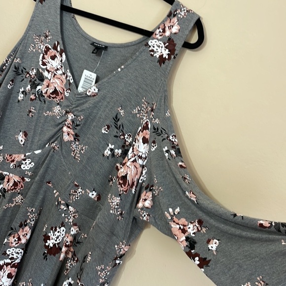 Torrid size 5/ 5X/ 28 GREY FLORAL JERSEY SKATER DRESS - Picture 12 of 12